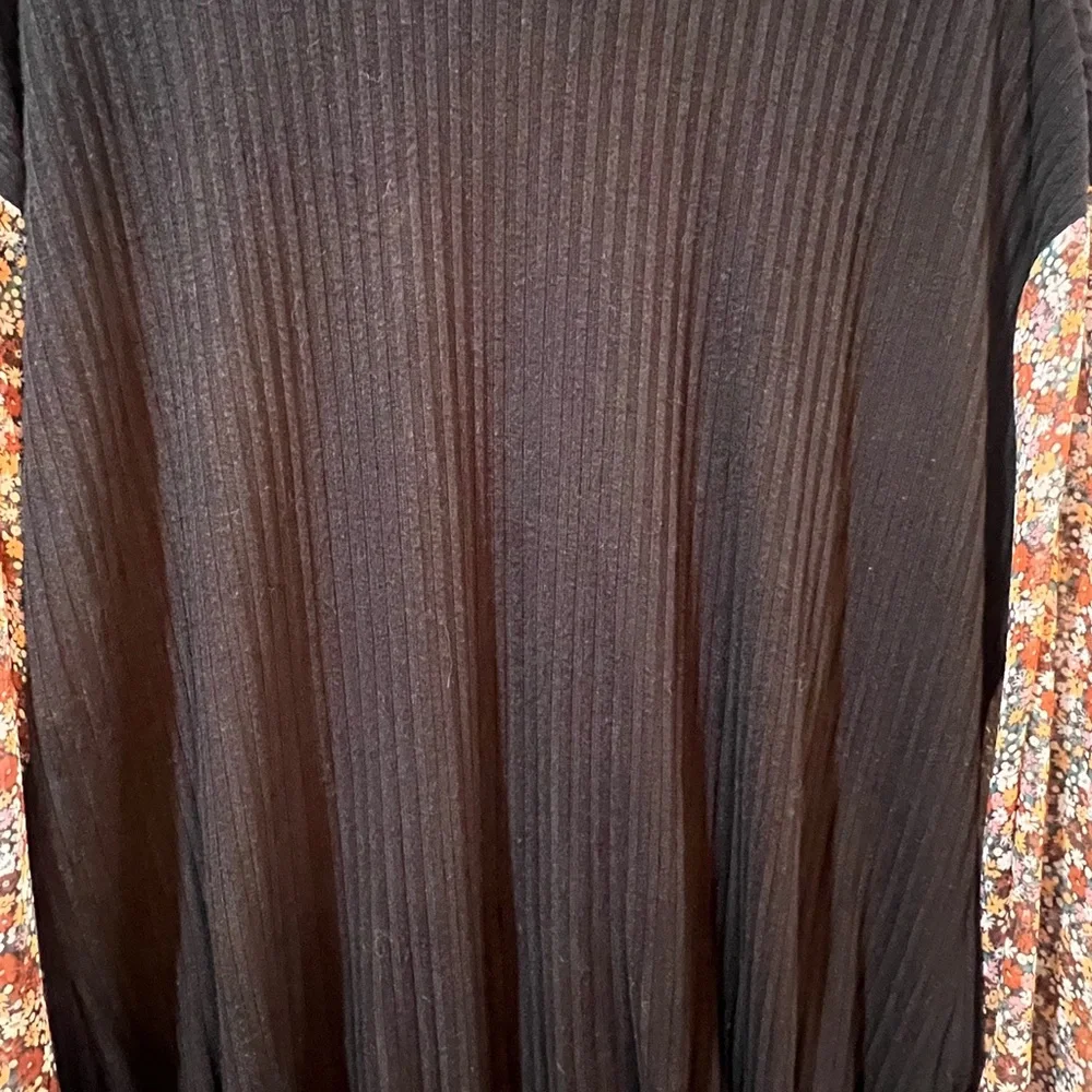 Daytrip Black Top with Floral Sleeves - Picture 5 of 5